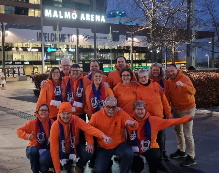 Sinds een aantal jaren volgt een groep handbalfans van Unitas uit Rolde (en omstreken) het Nederlands herenteam. Werden in voorgaande jaren Krakow en Mannheim bezocht, dit jaar ging de reis met 14 personen naar het Zweedse Malmö, waar de heren het EK speelden.